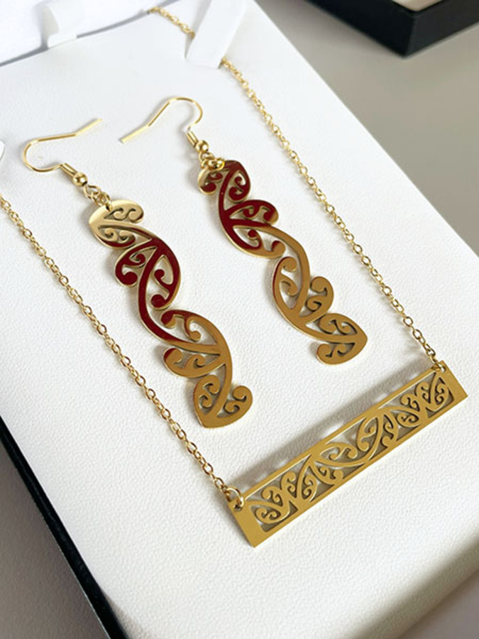 Gold Kowhaiwhai Barchain 50mm & 50mm Earrings