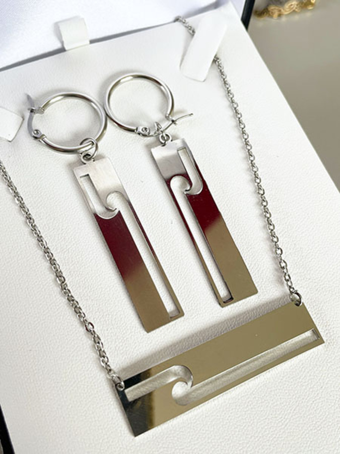 Silver Tino Rangatiratanga barchain pendant 50mm & 50mm Earrings