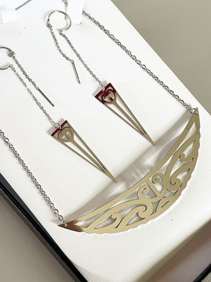 Silver Manawa half-moon 85mm & 50mm triangle thread earrings