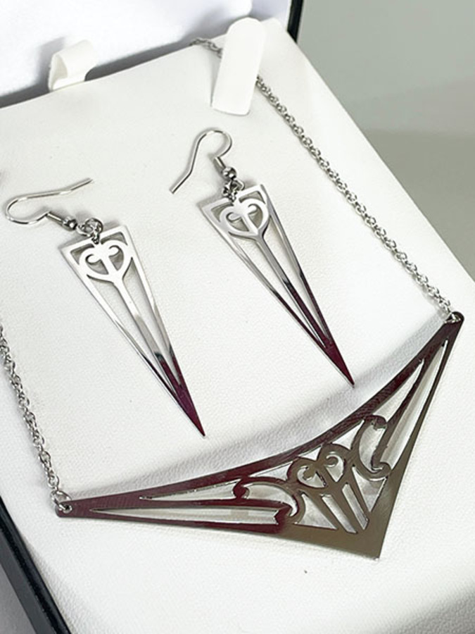 Silver Manama large pendant 85mm & 50mm triangle Earrings