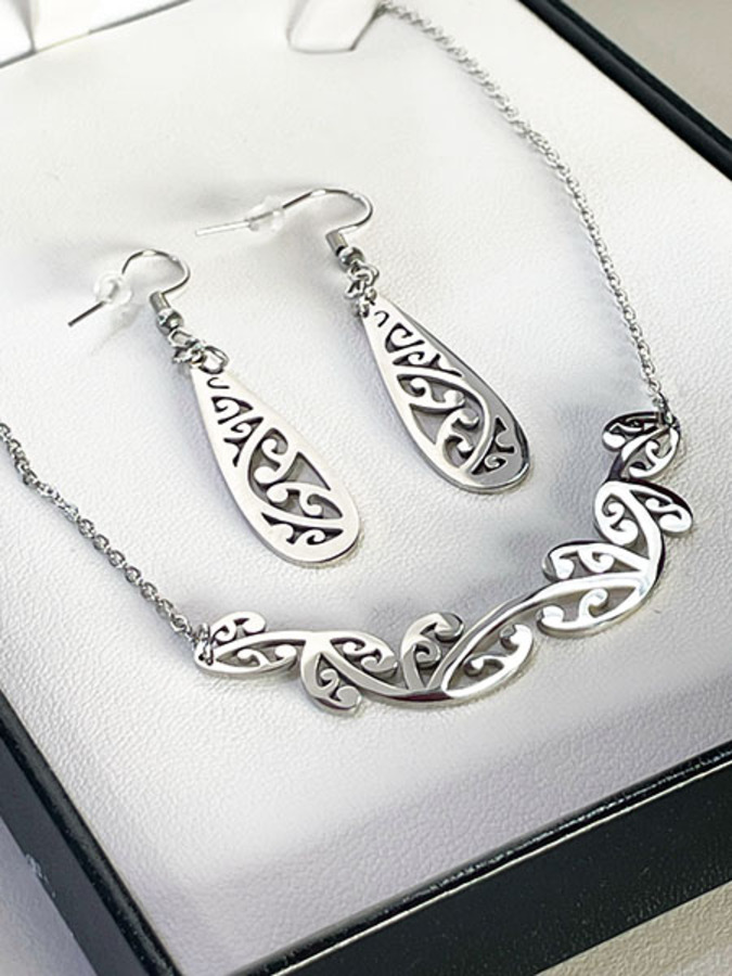 Silver Kowhaiwhai Halfmoon 50mm & 35mm Teardrop Earrings