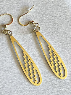 Poutama teardrop earring 45mm